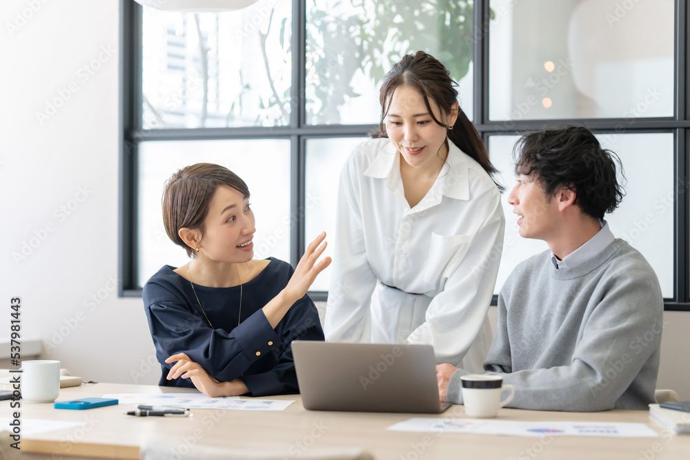 フリーランスWebデザイナーが複業（副業）で見つけた「最高の仲間」と「夢のスタートアップ」 孤独な働き方から、情熱を燃やすクリエイティブキャリアへ！
